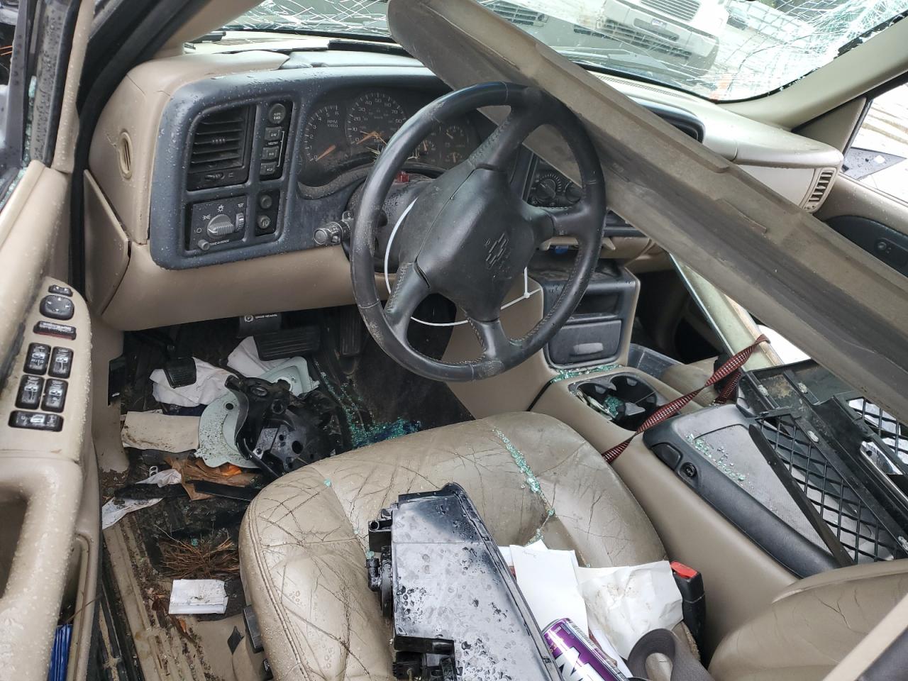 2002 Chevrolet Avalanche - Image 8