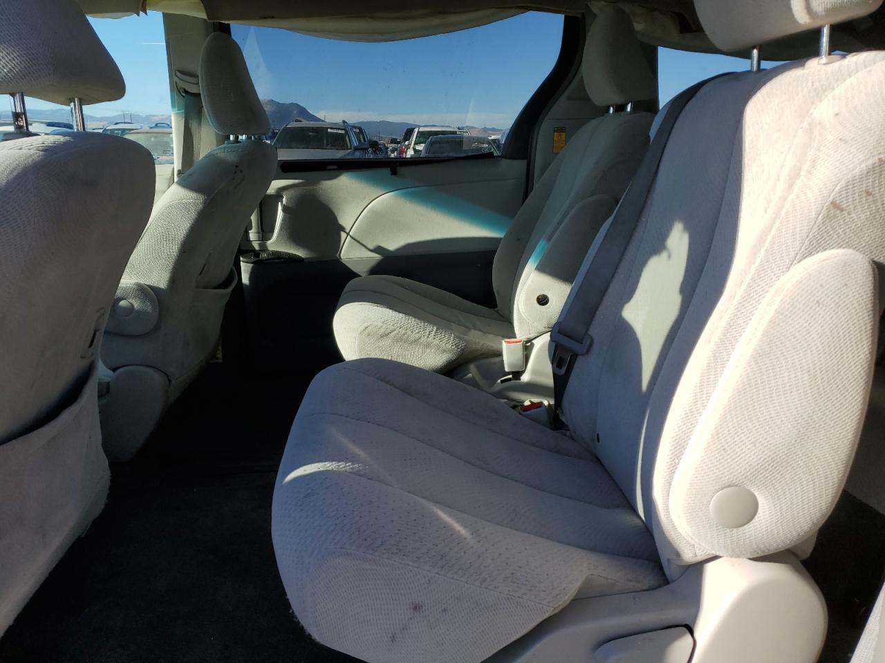 2014 Toyota Sienna - Image 11