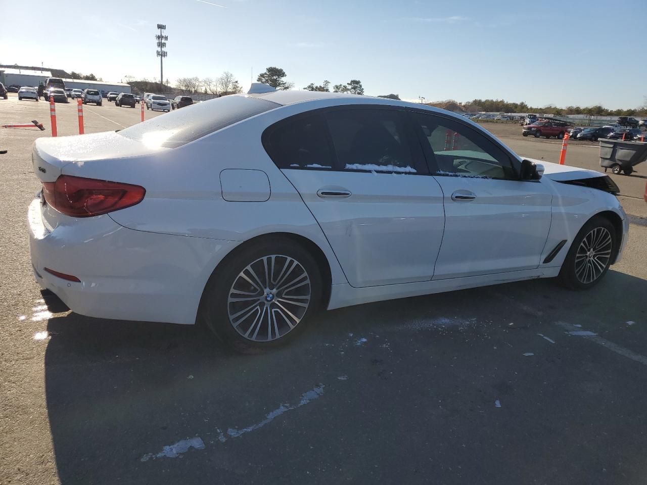 VIN WBAJE7C5XJWD52457 2018 BMW 5 SERIES no.3