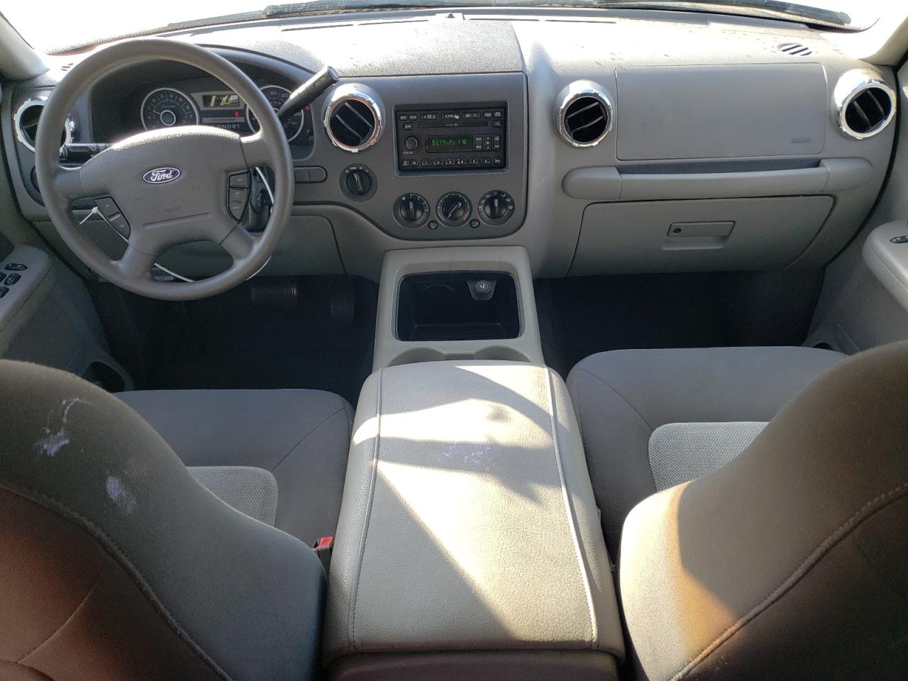 2005 Ford Expedition - Image 8