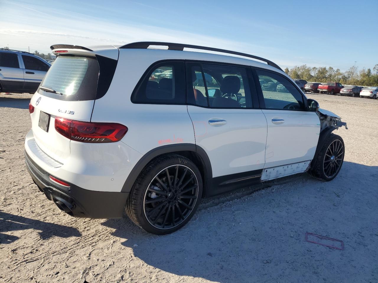 2022 Mercedes-Benz GLB - Image 3