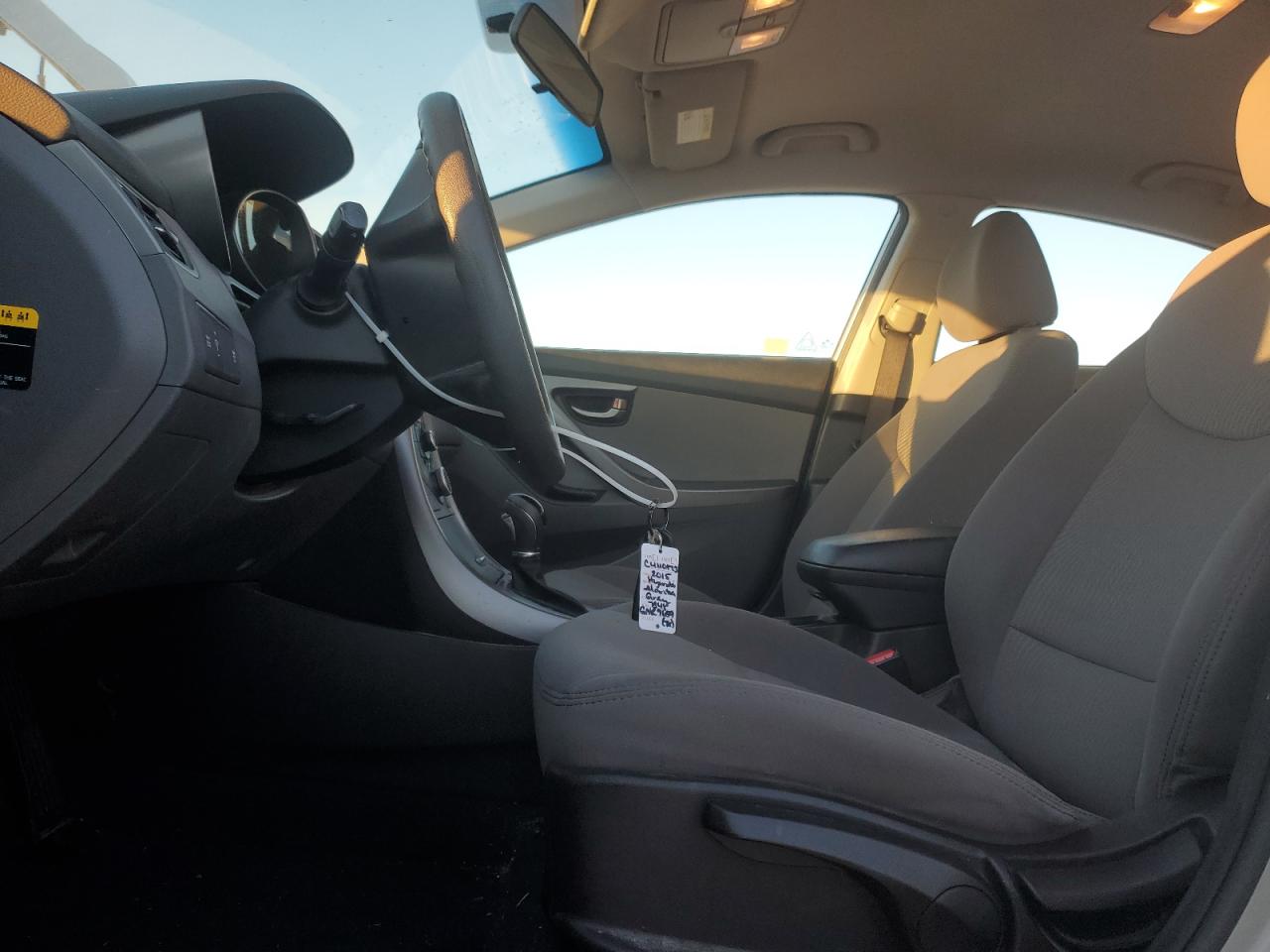 2015 Hyundai Elantra - Image 7