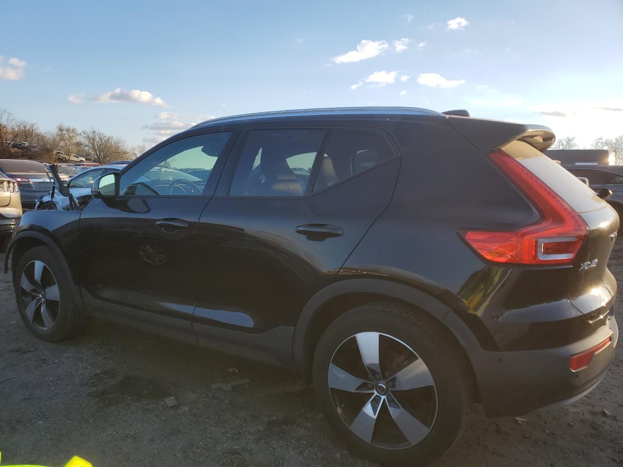 VIN YV4162XZ6K2012483 2019 VOLVO XC40 no.2