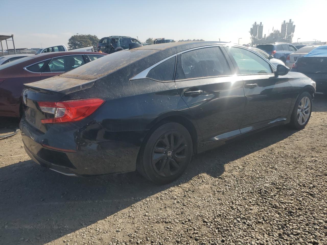 VIN 1HGCV1F10JA185930 2018 HONDA ACCORD no.3