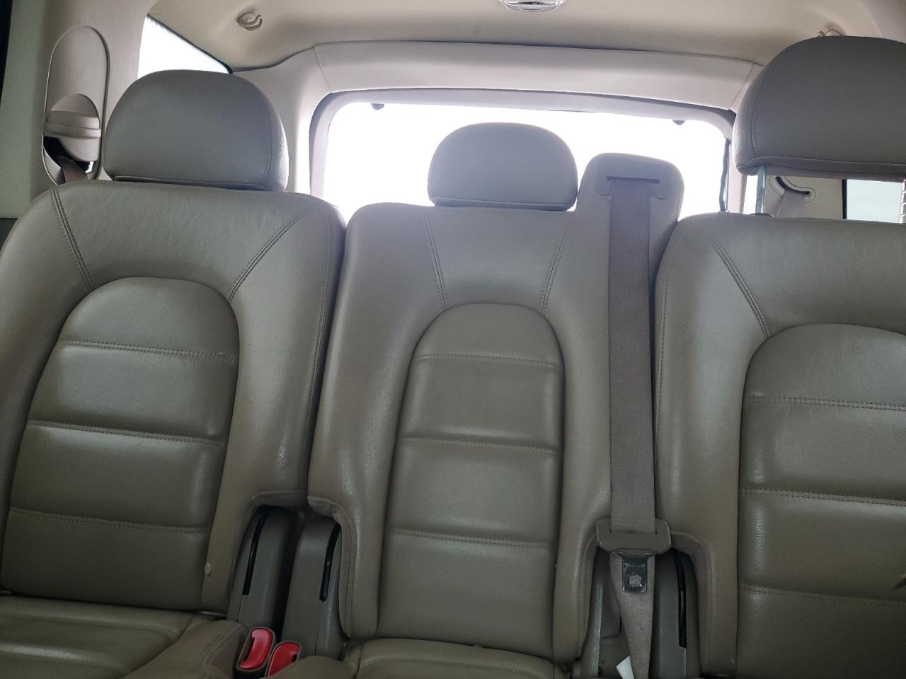 2005 Ford Explorer - Image 10