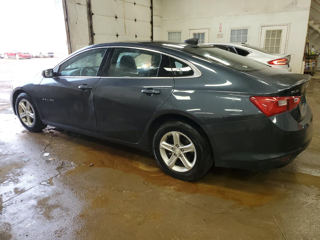 2019 Chevrolet Malibu - Image 2