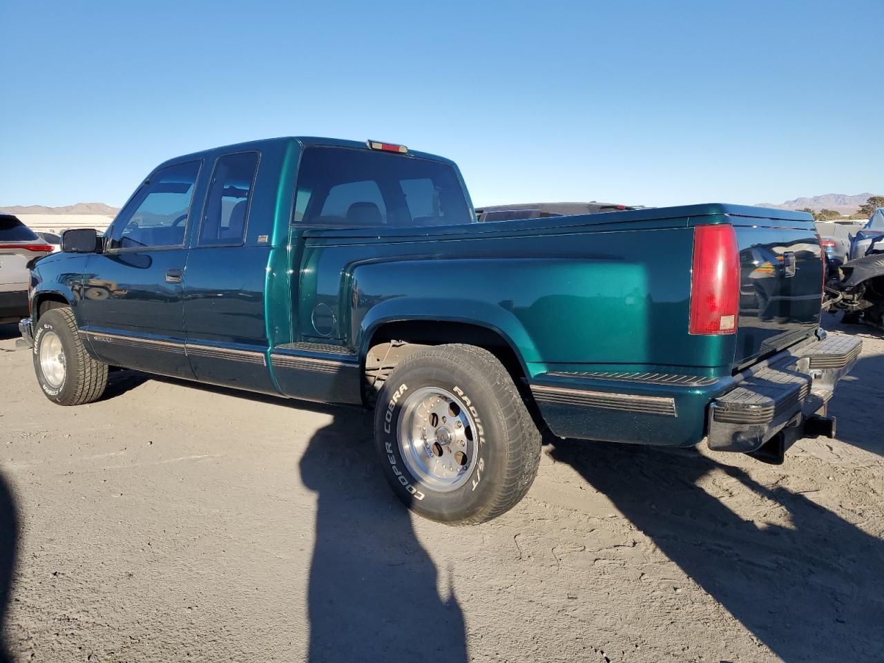 1995 Chevrolet GMT-400 - Image 2