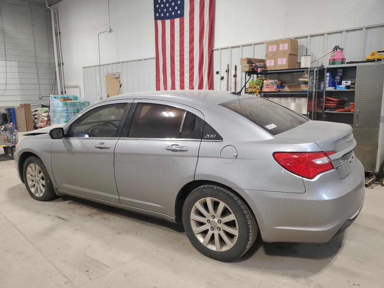 2013 Chrysler 200 - Image 2