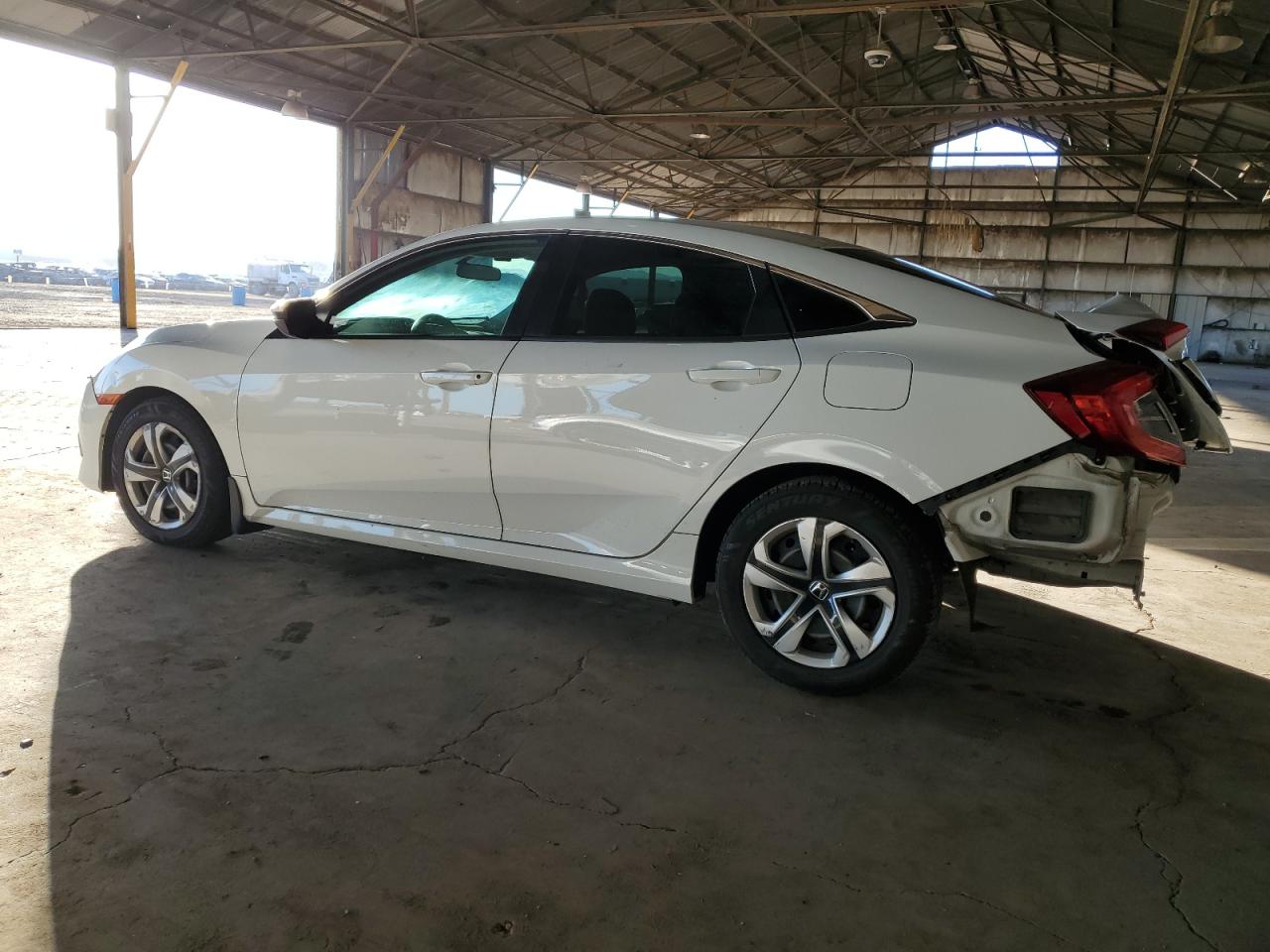 VIN 19XFC2F5XJE020863 2018 HONDA CIVIC no.2