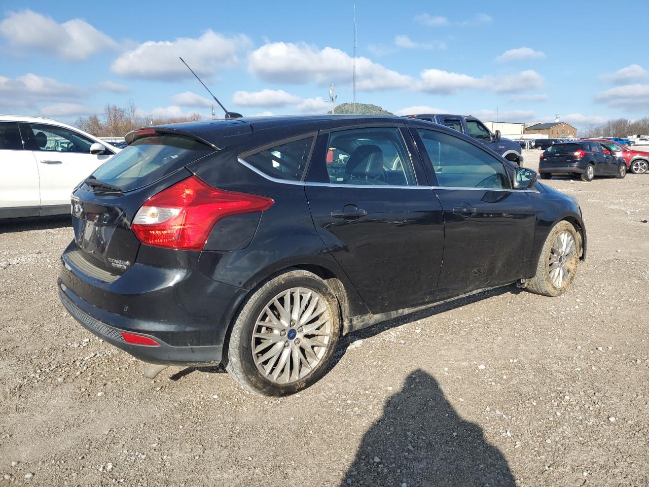 VIN 1FADP3N23EL358617 2014 FORD FOCUS no.3