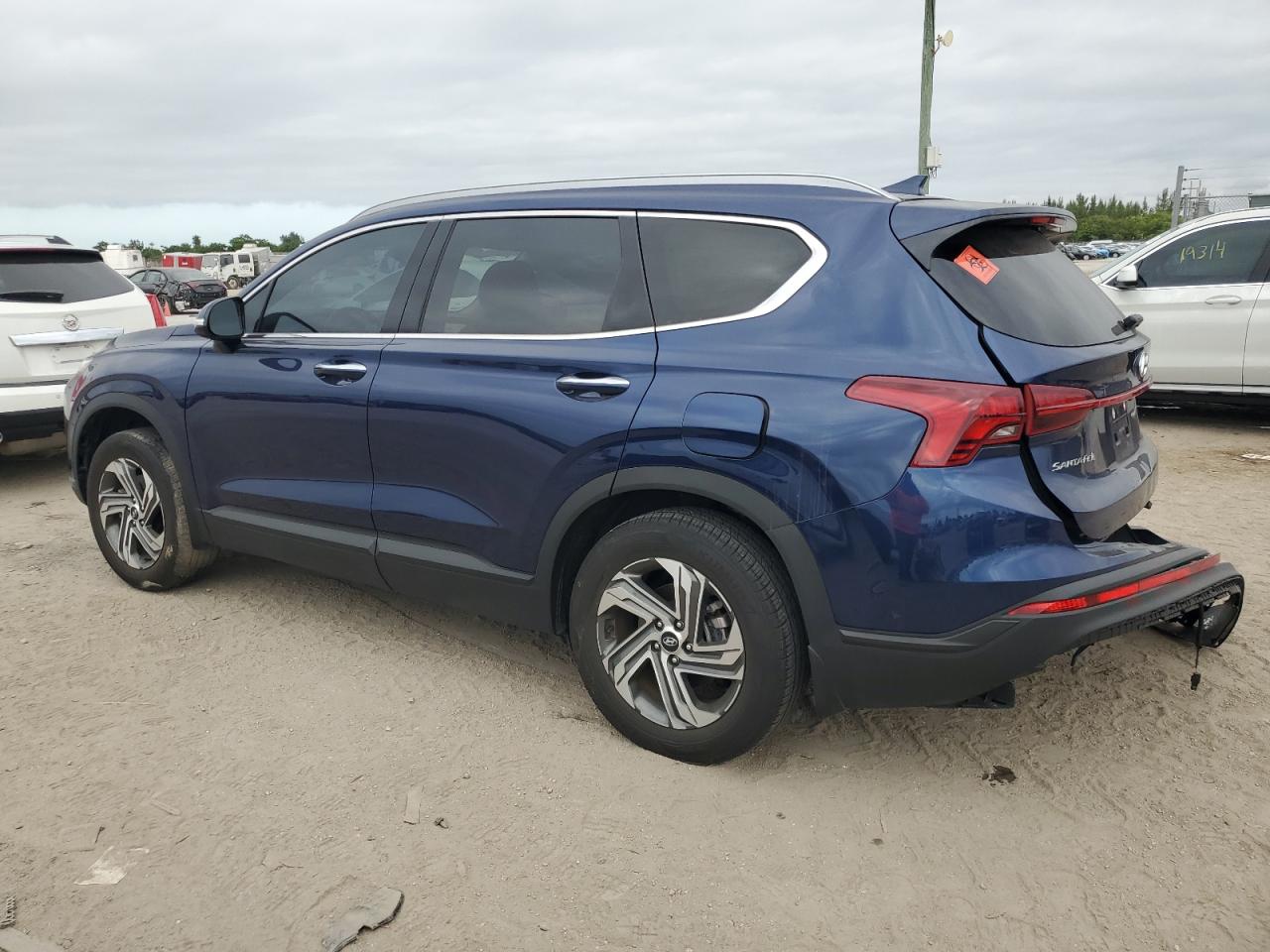 2023 Hyundai Santa Fe - Image 2