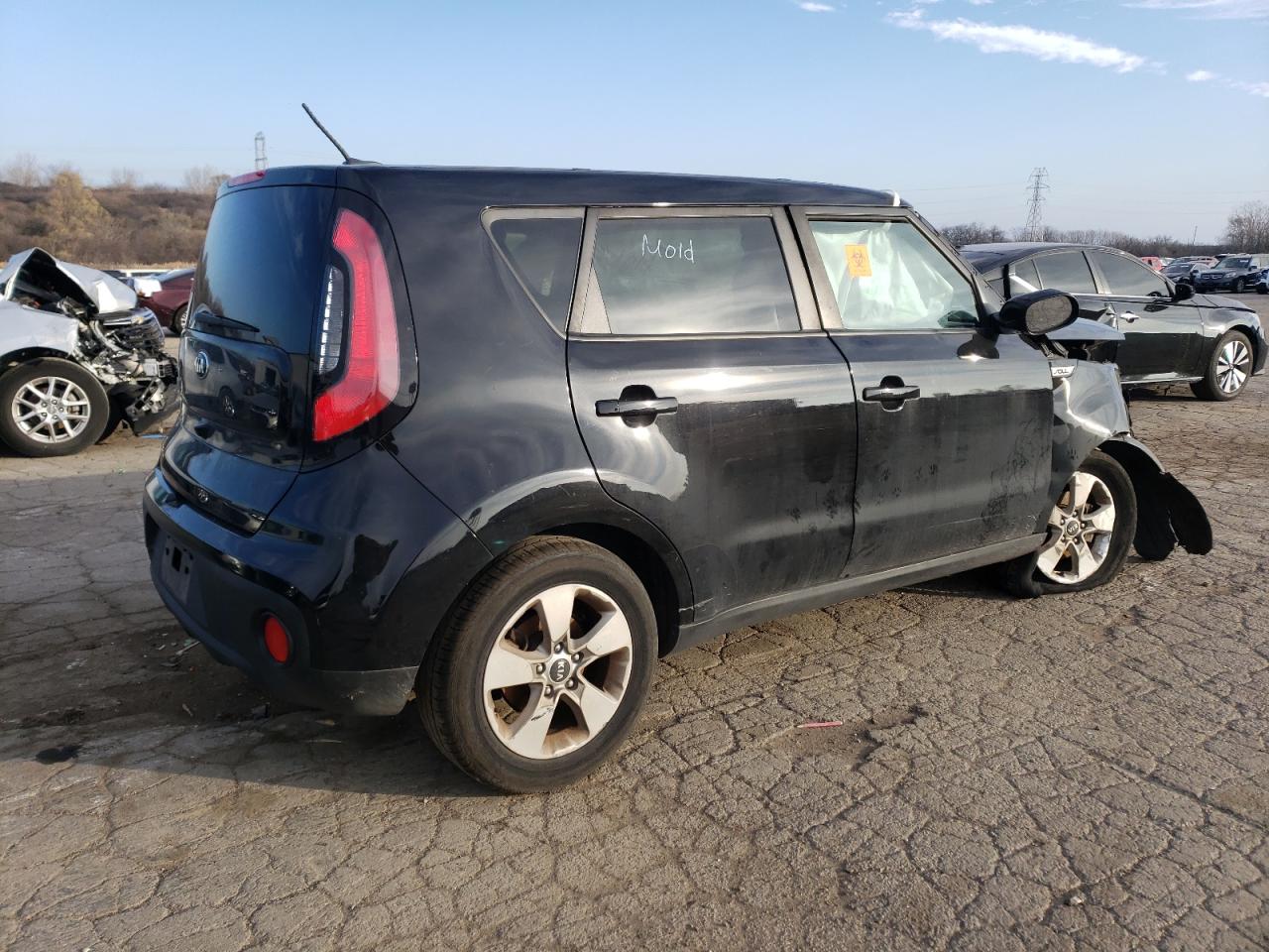 VIN KNDJN2A20K7657618 2019 KIA SOUL no.3