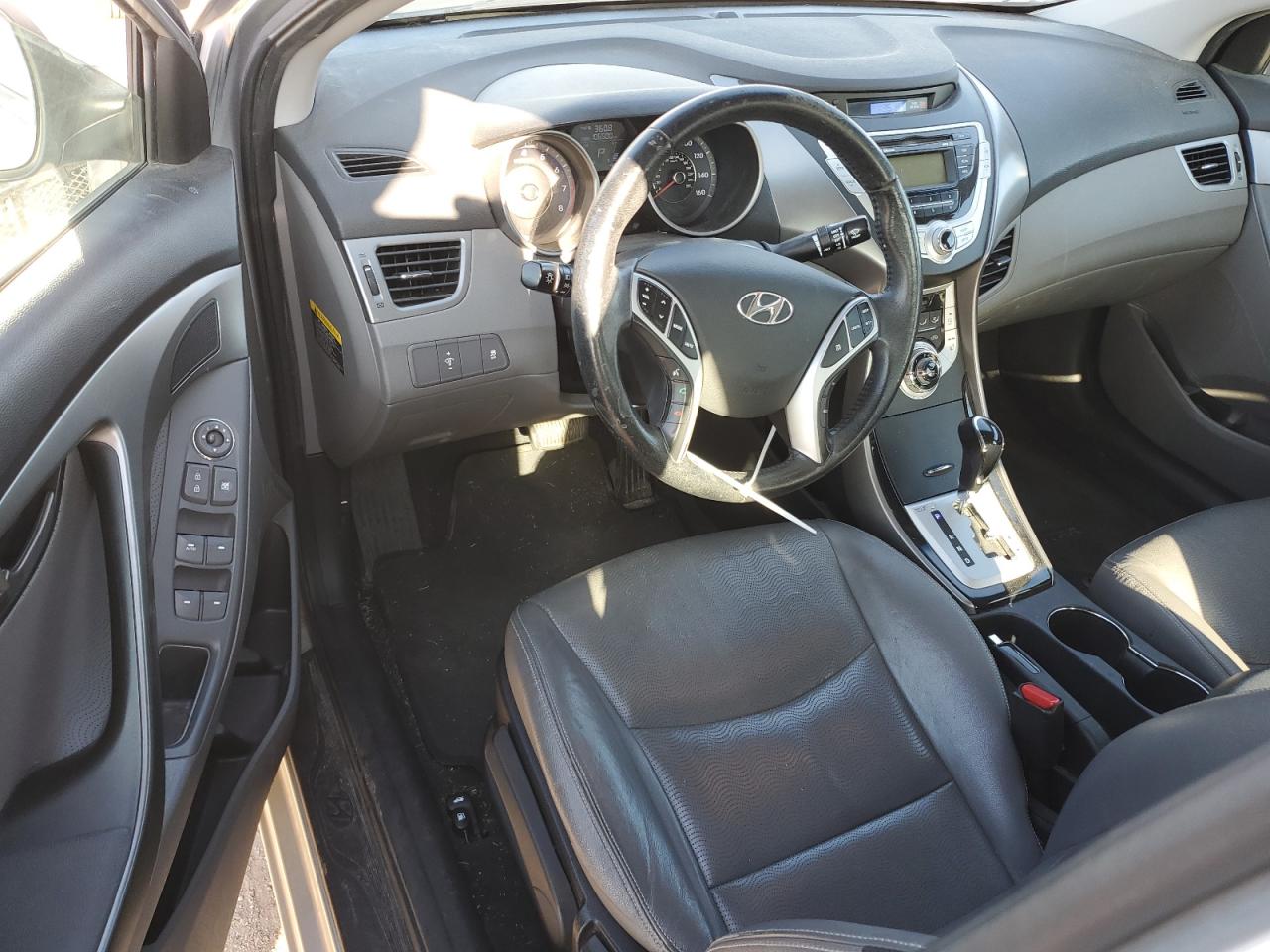 2011 Hyundai Elantra - Image 8
