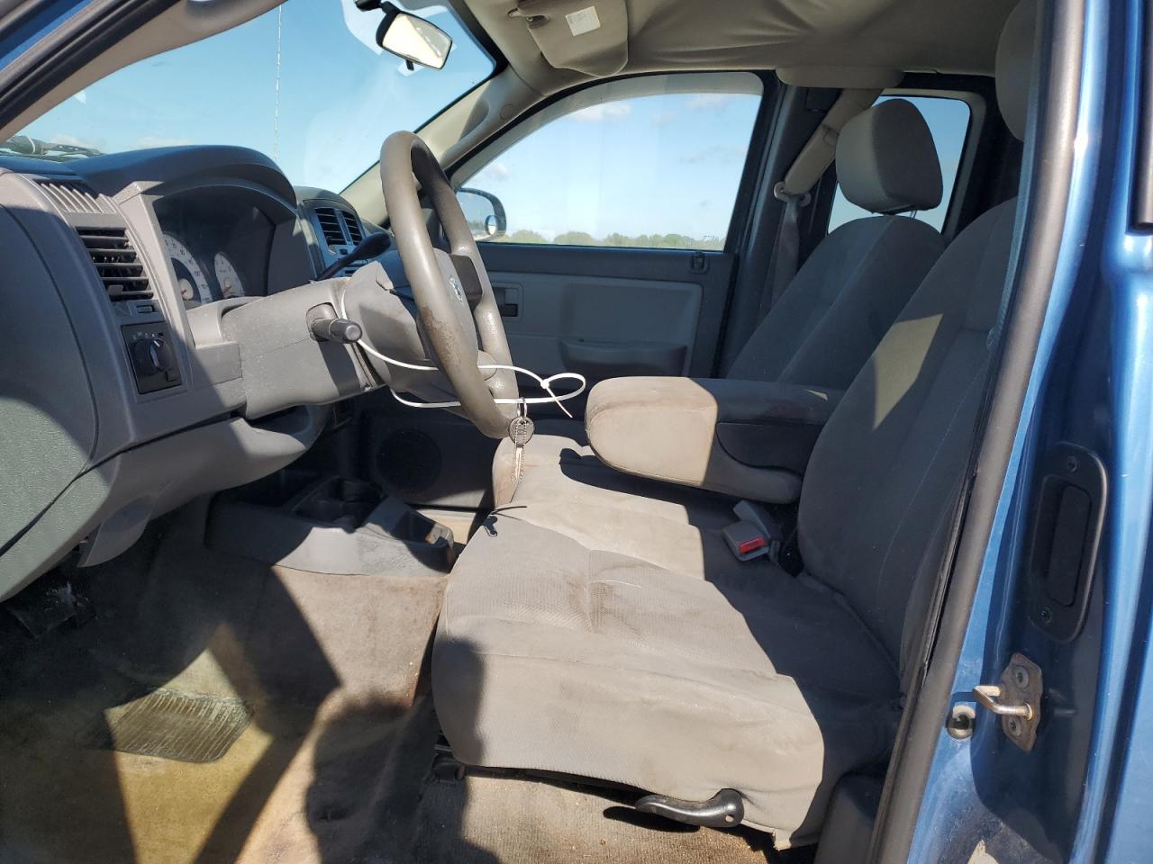 2006 Dodge Dakota - Image 7