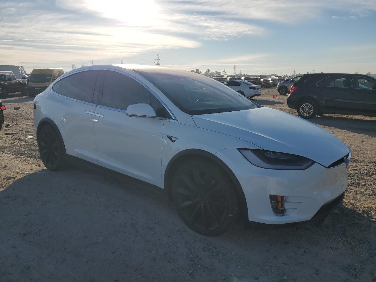 VIN 5YJXCAE26JF113041 2018 TESLA MODEL X no.4