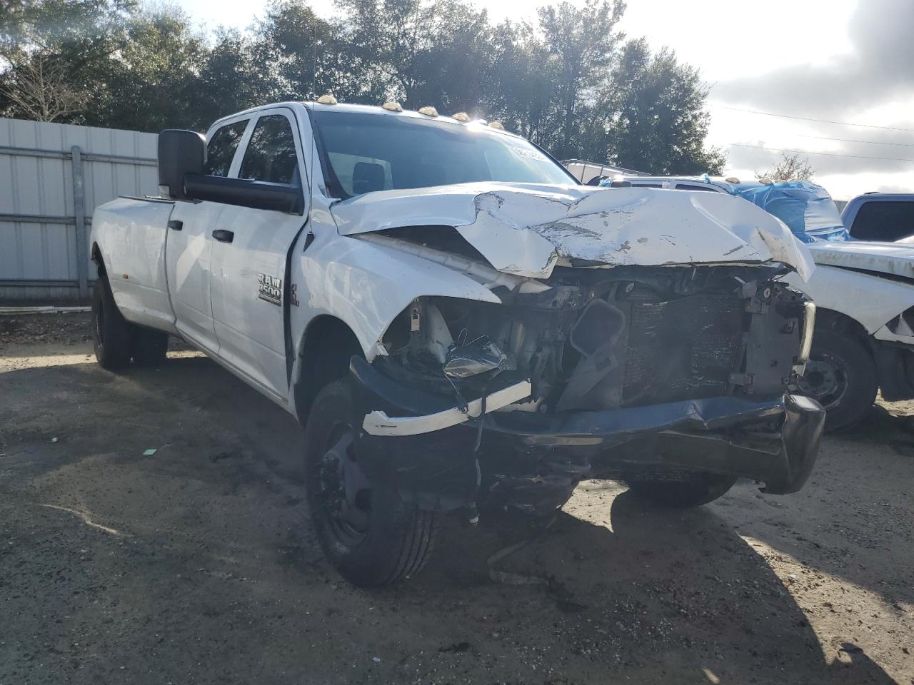 2015 RAM 3500 - Image 4