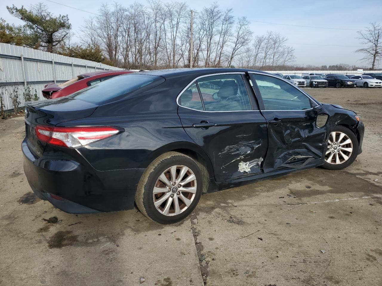 VIN 4T1B11HK7JU521837 2018 TOYOTA CAMRY no.3