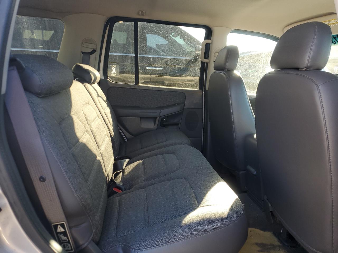 2002 Ford Explorer - Image 11