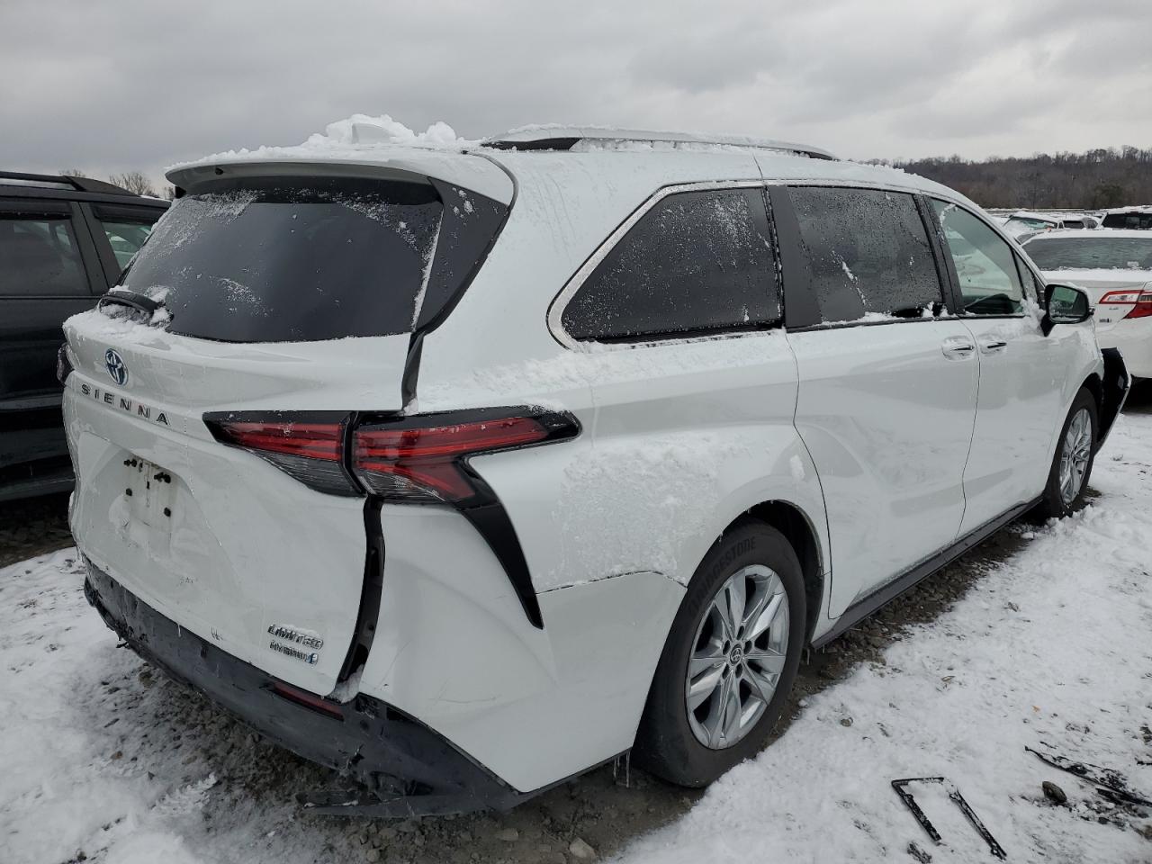 2022 Toyota Sienna - Image 3