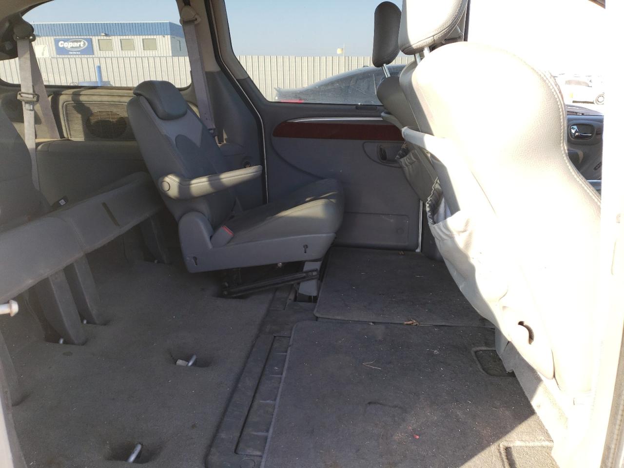 2007 Chrysler Town & Country - Image 11