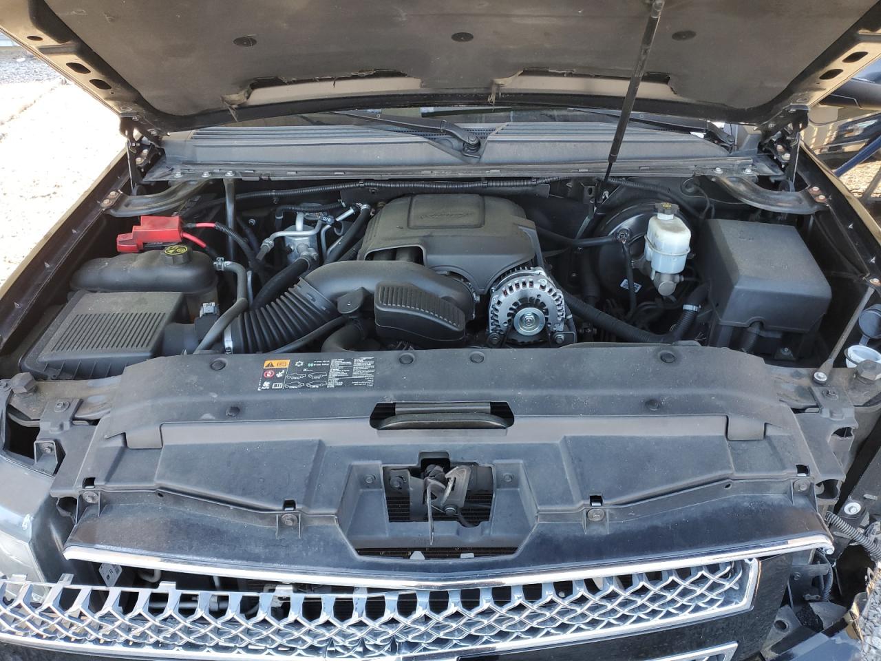 2013 Chevrolet Suburban - Image 13