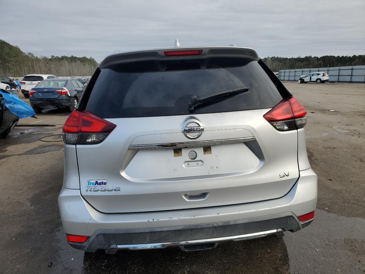 2017 Nissan Rogue - Image 6