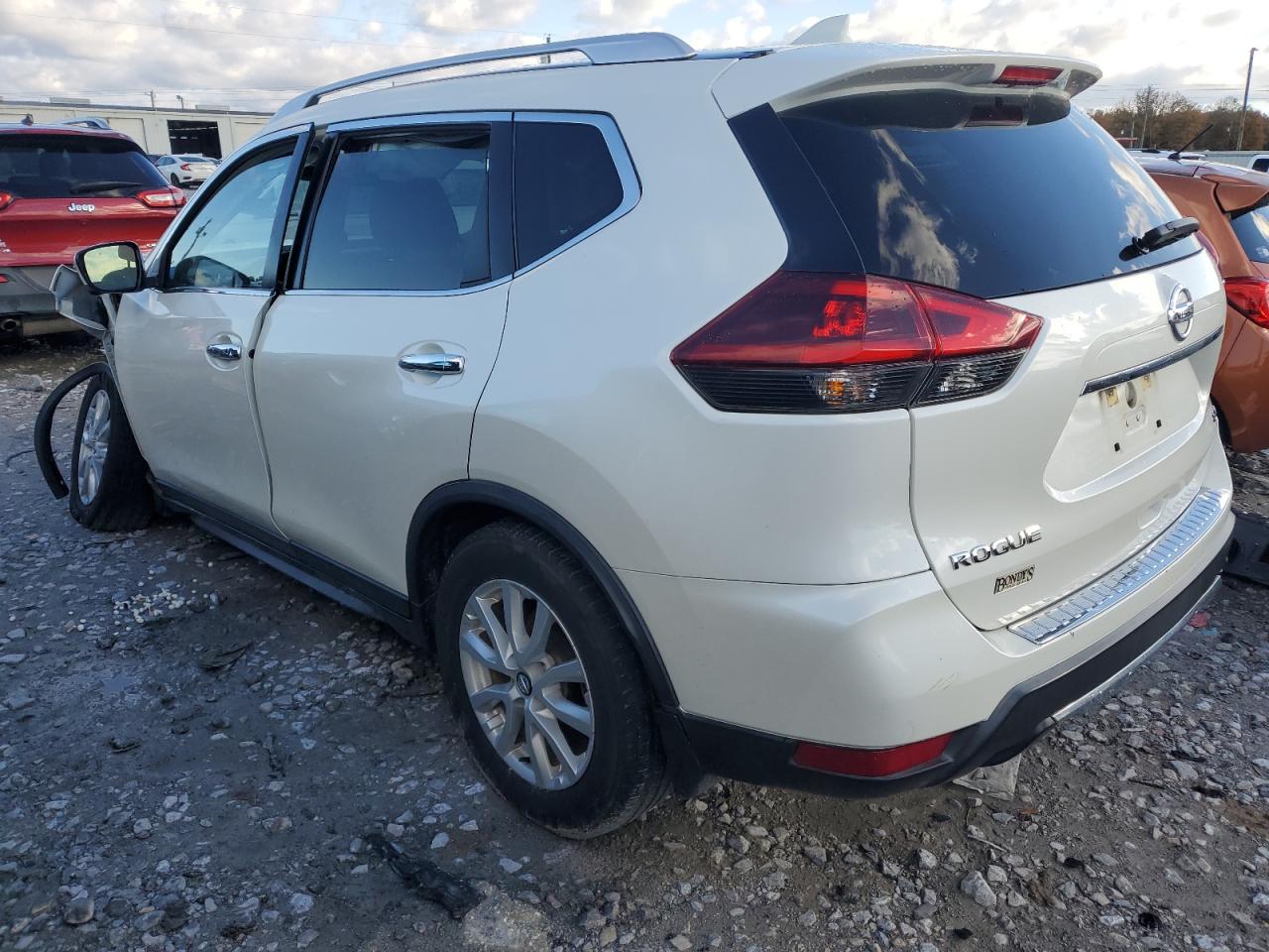 KNMAT2MT7JP530244 NISSAN ROGUE 2018