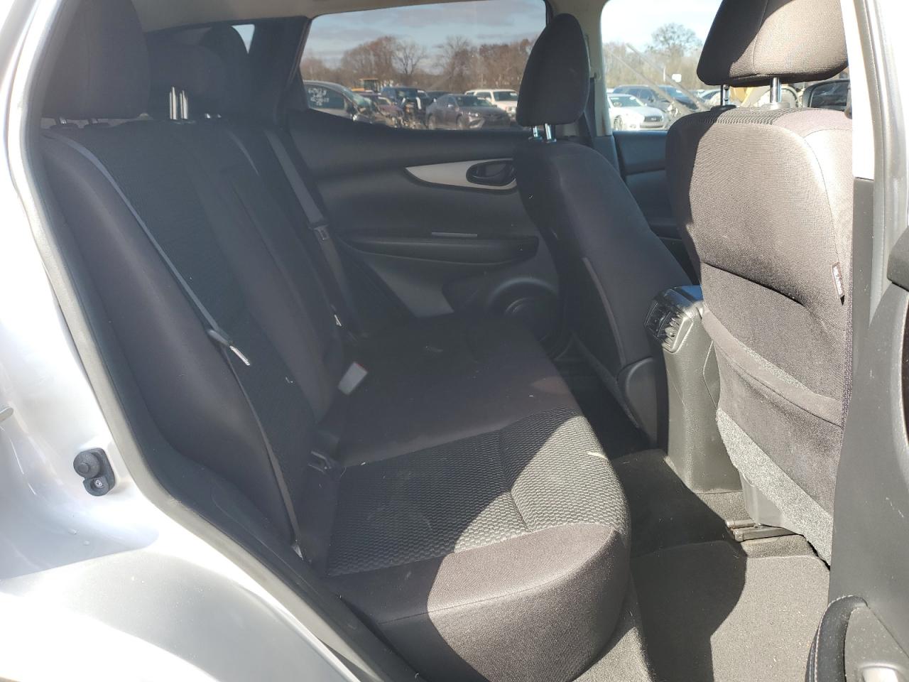 JN1BJ1CR6JW256375 NISSAN ROGUE 2018