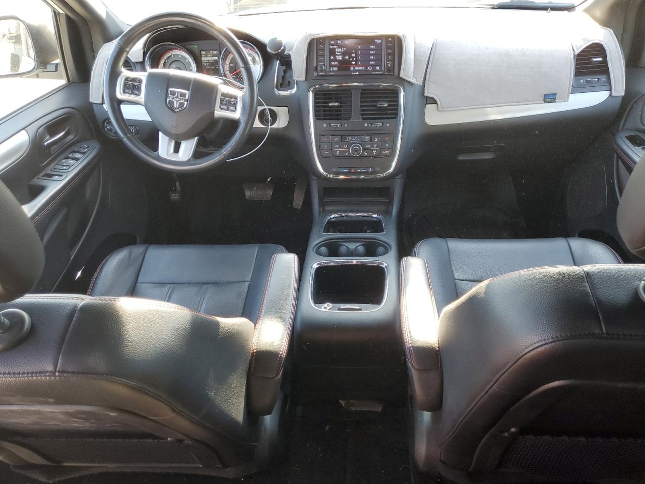 2019 Dodge Caravan - Image 8