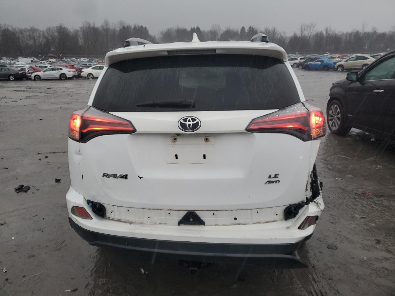 2017 Toyota RAV 4 - Image 6
