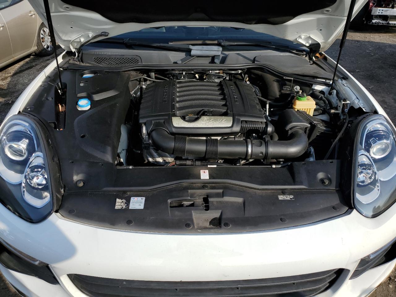 2016 Porsche Cayenne - Image 12