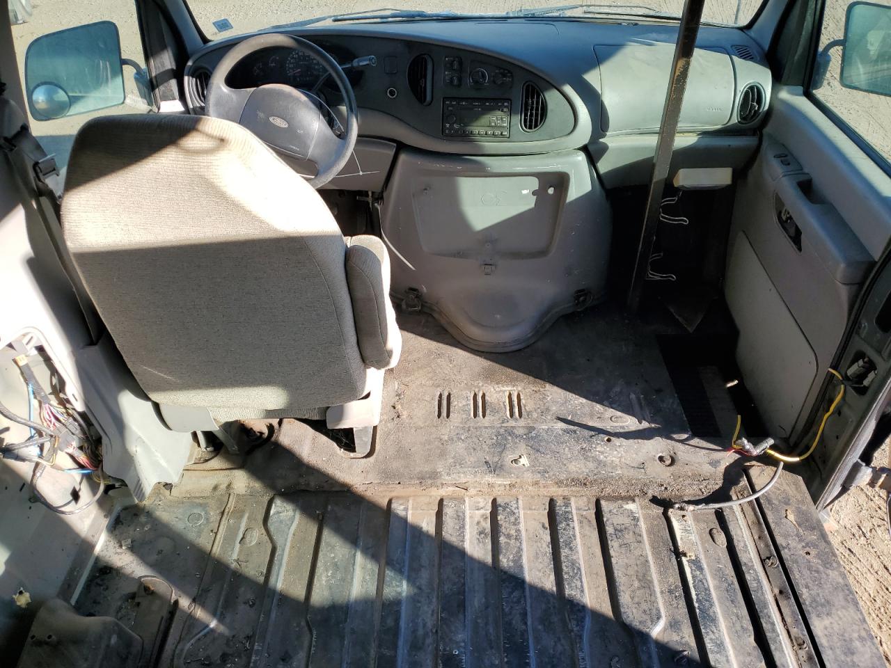 2002 Ford Econoline - Image 5