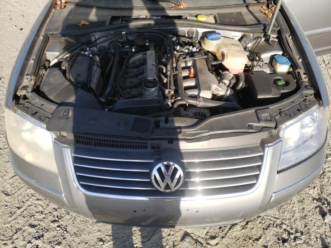 2004 Volkswagen Passat - Image 11