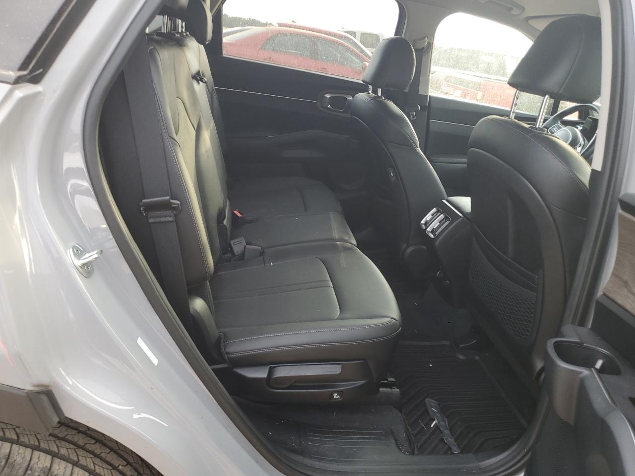 2022 Kia Sorento - Image 11