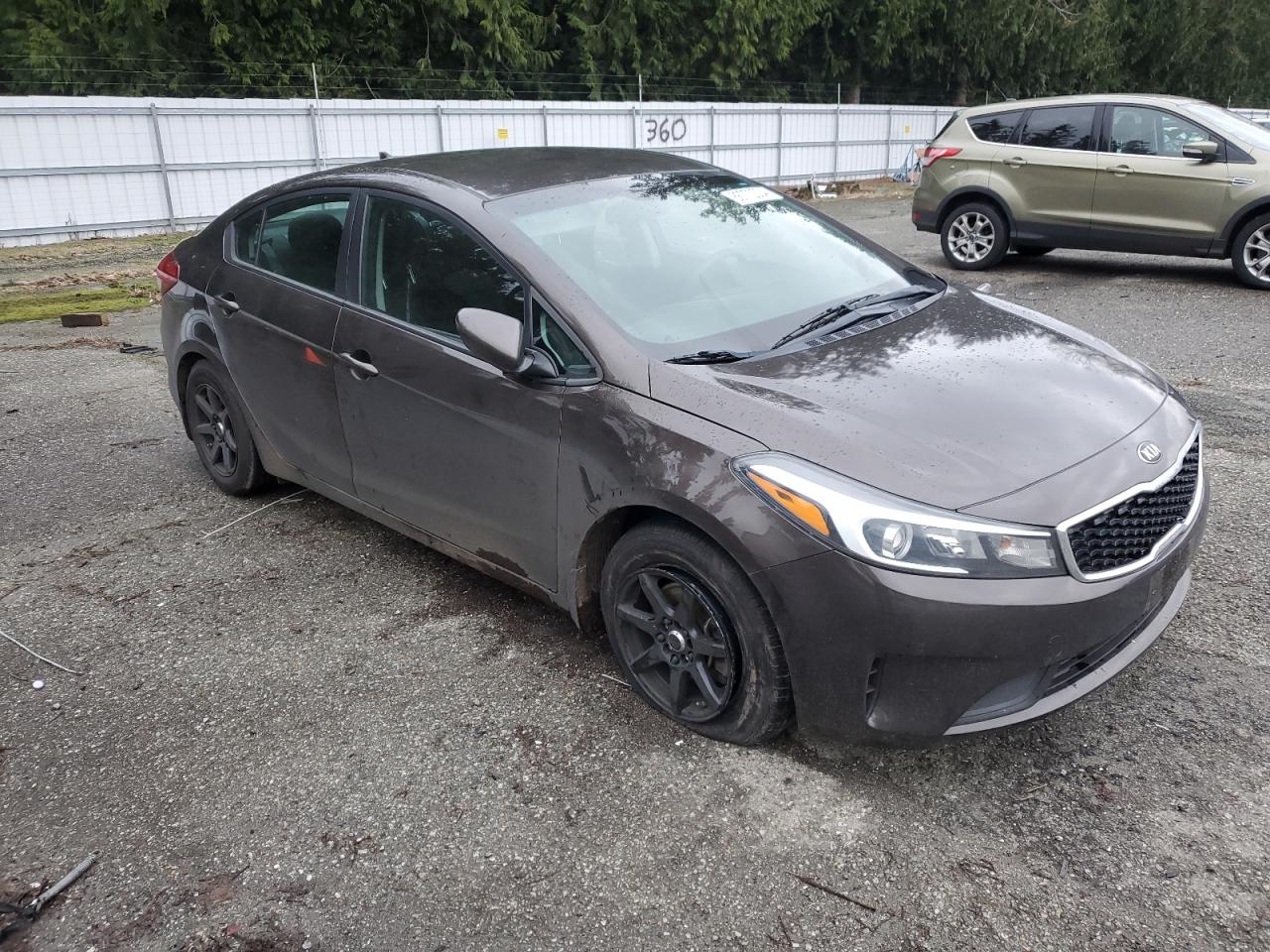 VIN 3KPFK4A71JE168519 2018 KIA FORTE no.4