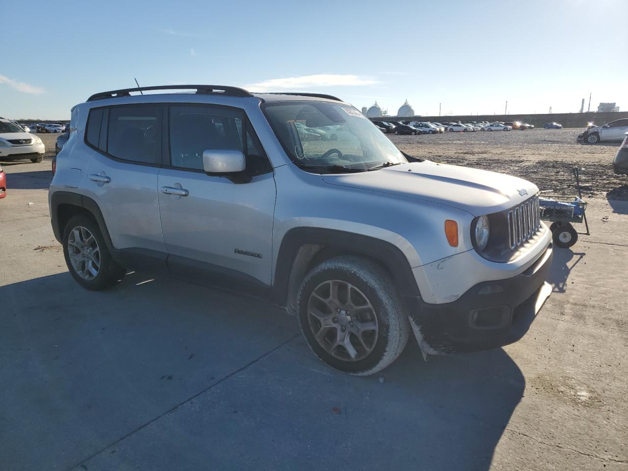 VIN ZACCJABT0GPE33281 2016 JEEP RENEGADE no.4