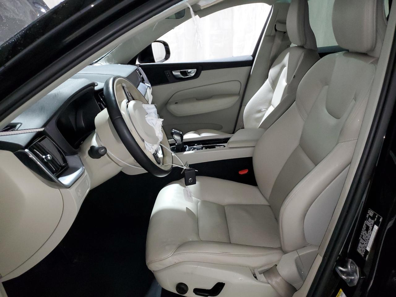 2020 Volvo XC60 - Image 7