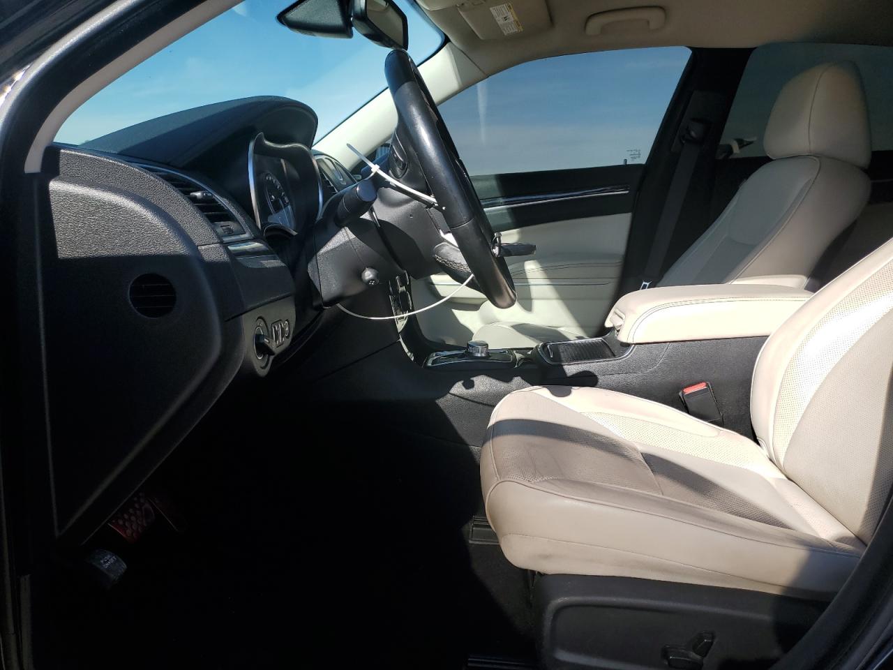 2019 Chrysler 300 - Image 7