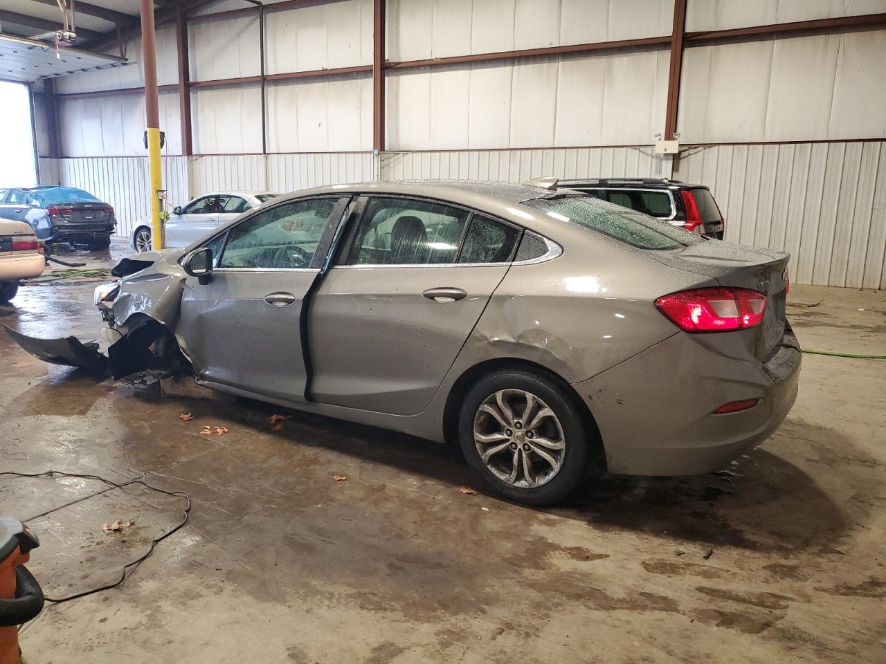 VIN 1G1BE5SM2K7133935 2019 CHEVROLET CRUZE no.2