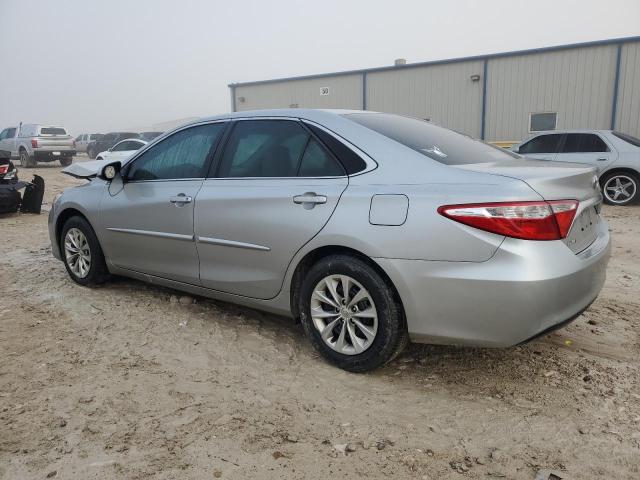 Sedans TOYOTA CAMRY 2016 Srebrny