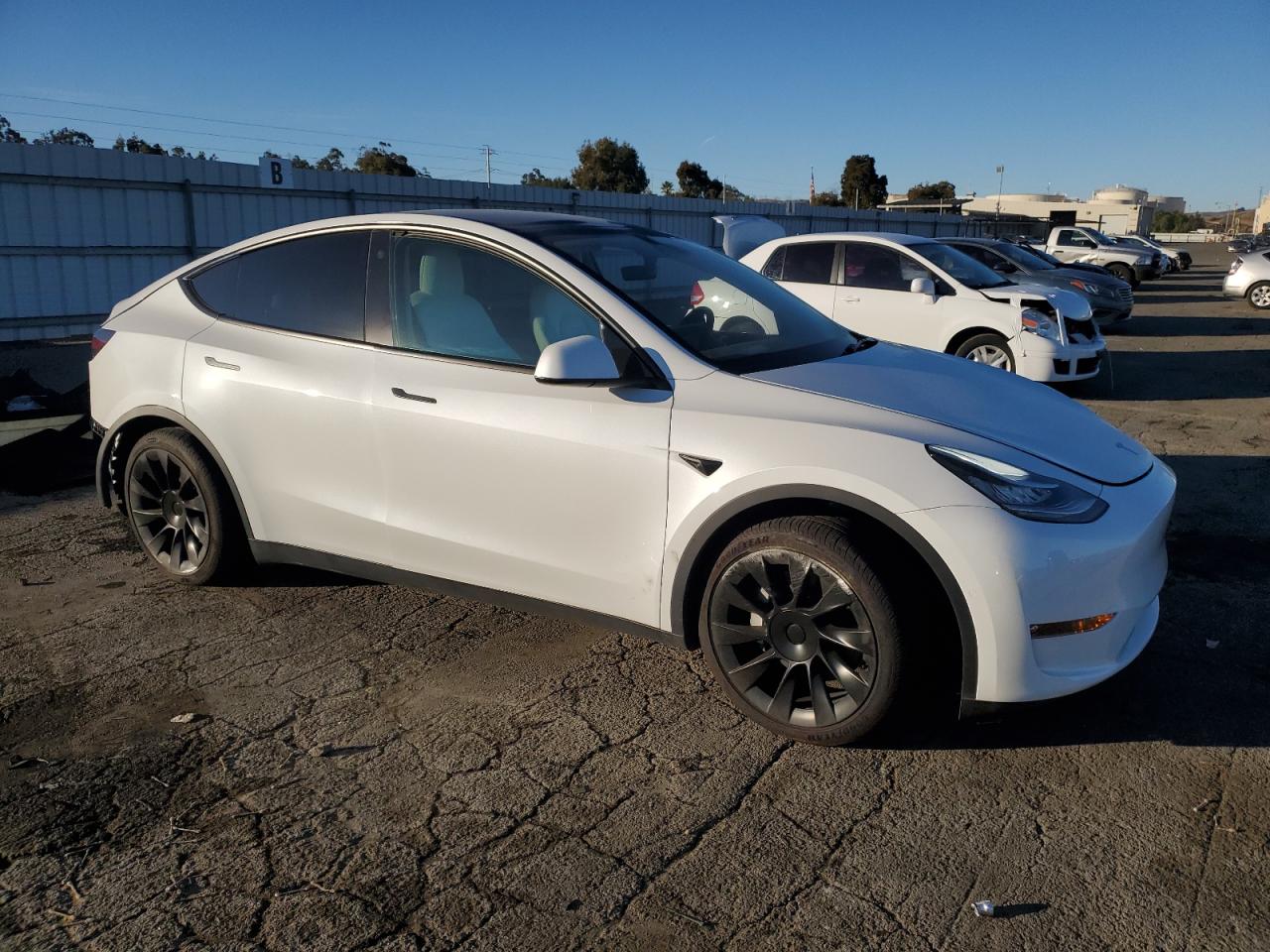 VIN 7SAYGDEE1NF488459 2022 TESLA MODEL Y no.4