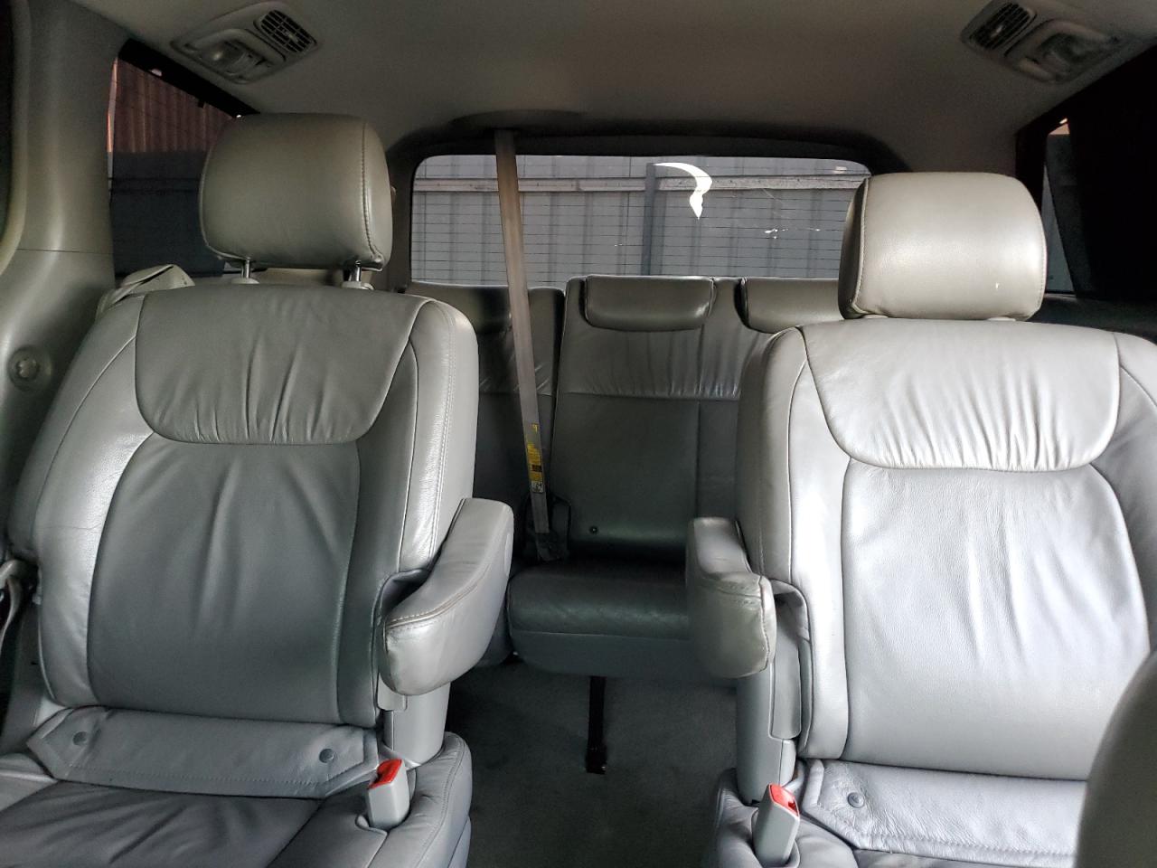 2007 Toyota Sienna - Image 10