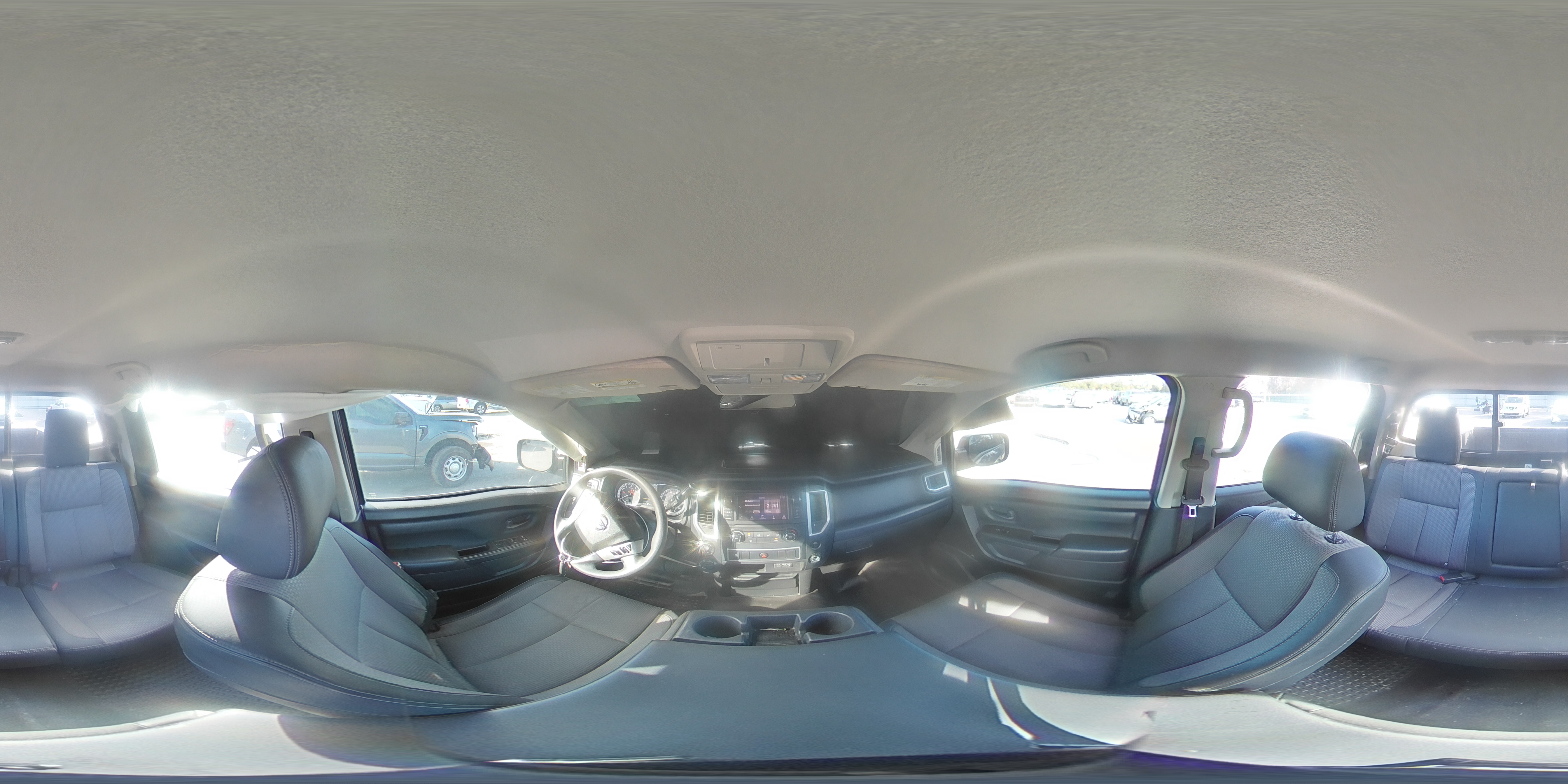 2019 Nissan Titan - Image 13