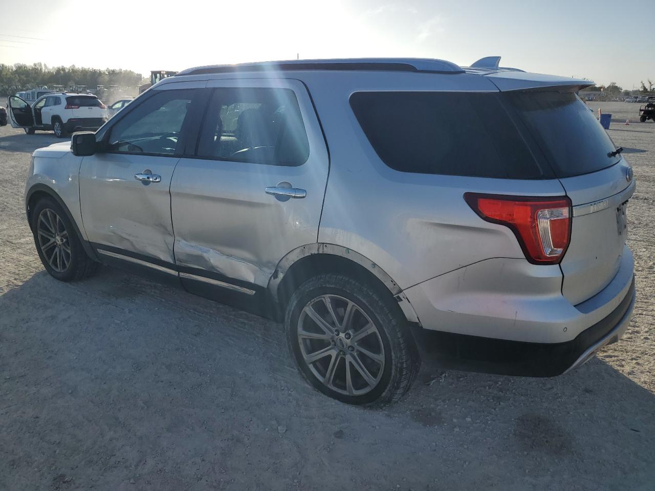 VIN 1FM5K7F82HGC38887 2017 FORD EXPLORER no.2