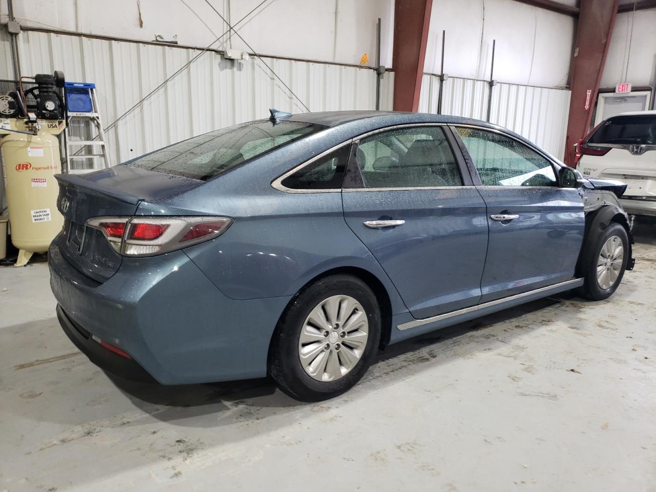 2016 Hyundai Sonata - Image 3