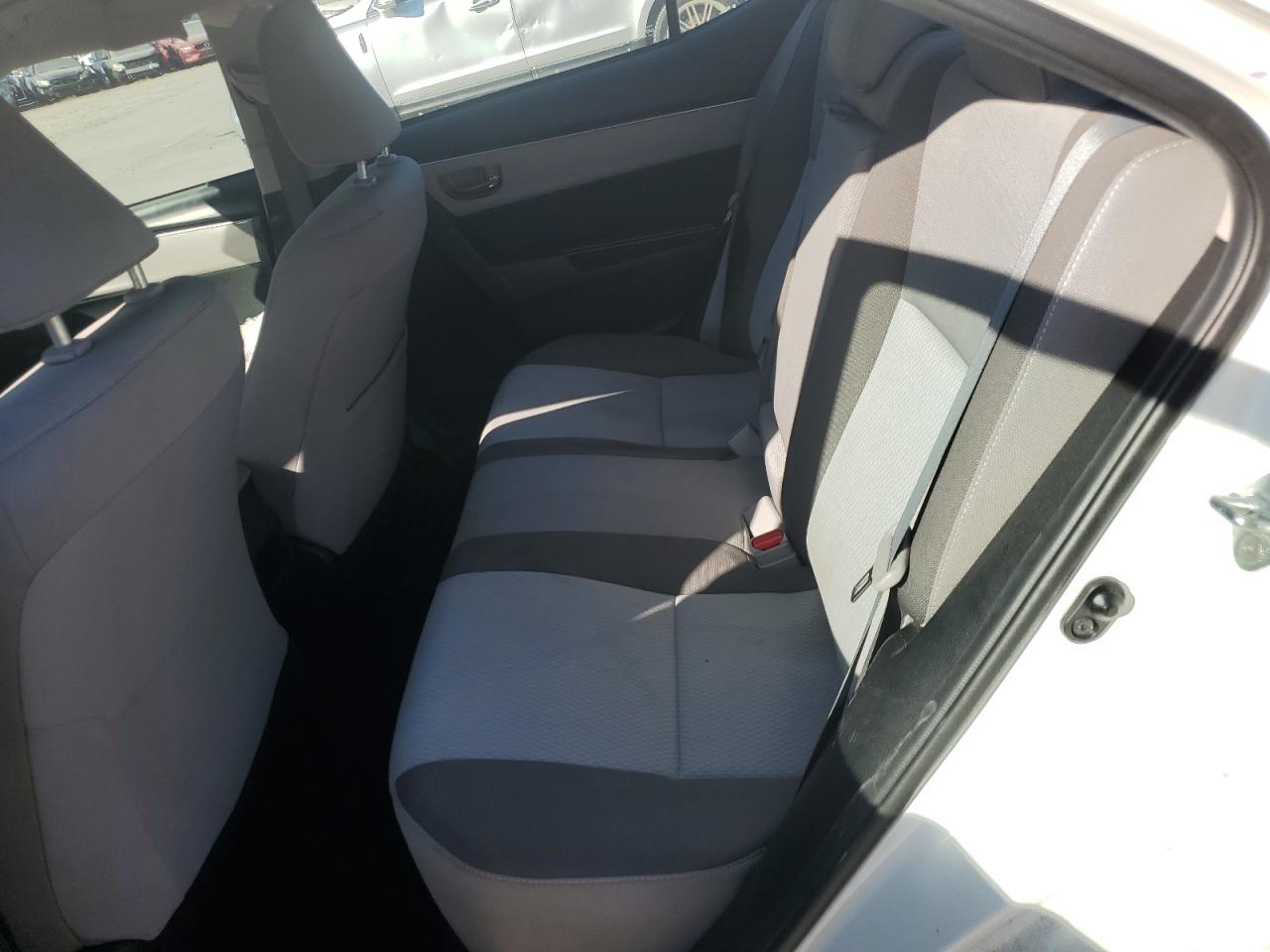 2018 Toyota Corolla L VIN: 5YFBURHEXJP832762 Lot: 85507664