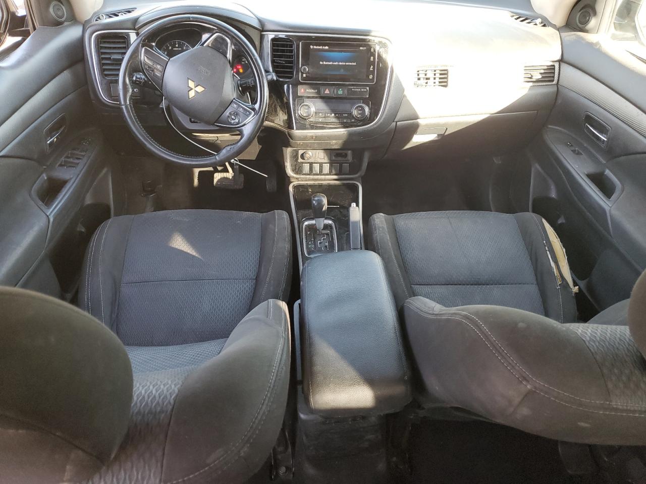 2017 Mitsubishi Outlander - Image 8