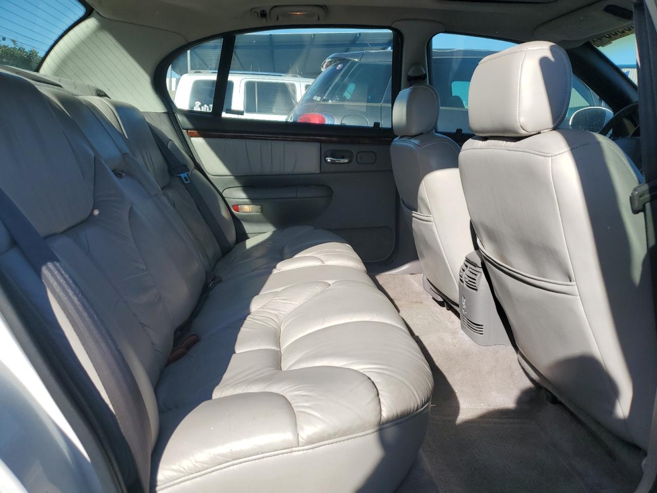1994 Chrysler LHS - Image 10