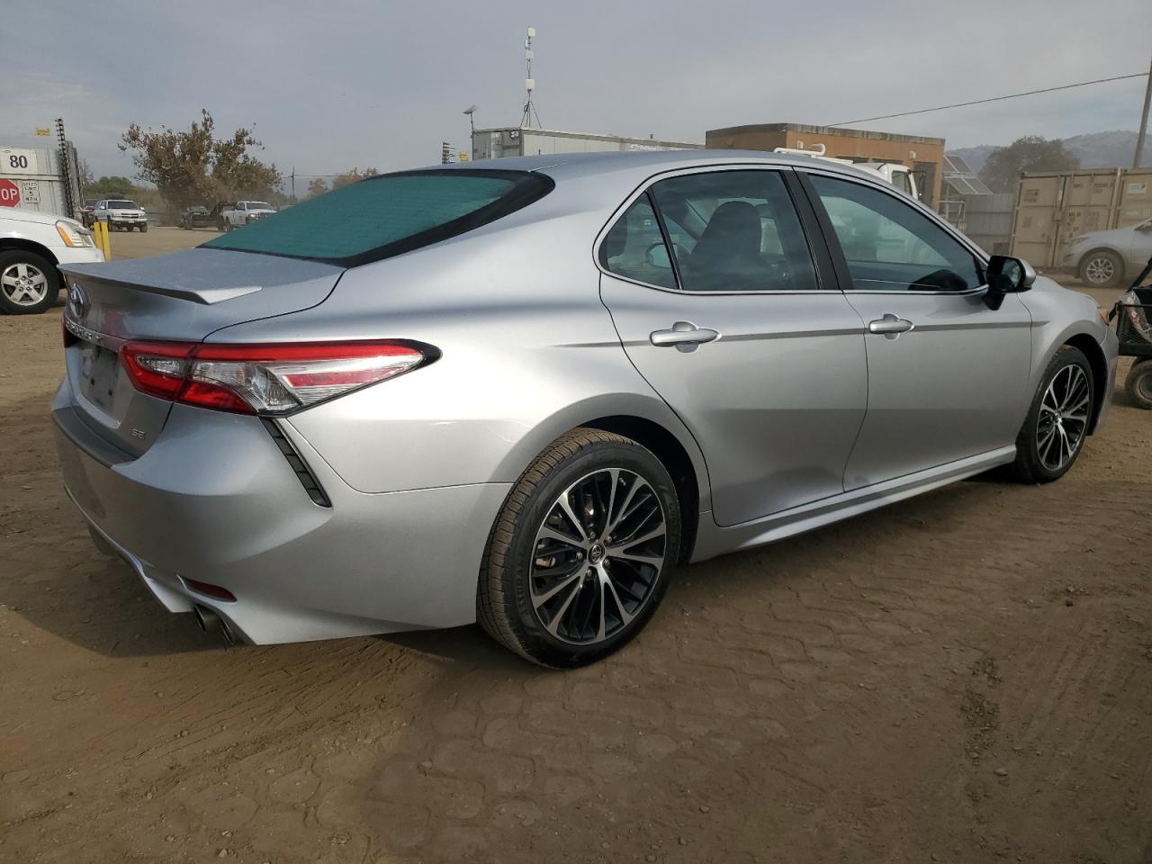 VIN 4T1B11HK8JU138960 2018 TOYOTA CAMRY no.3