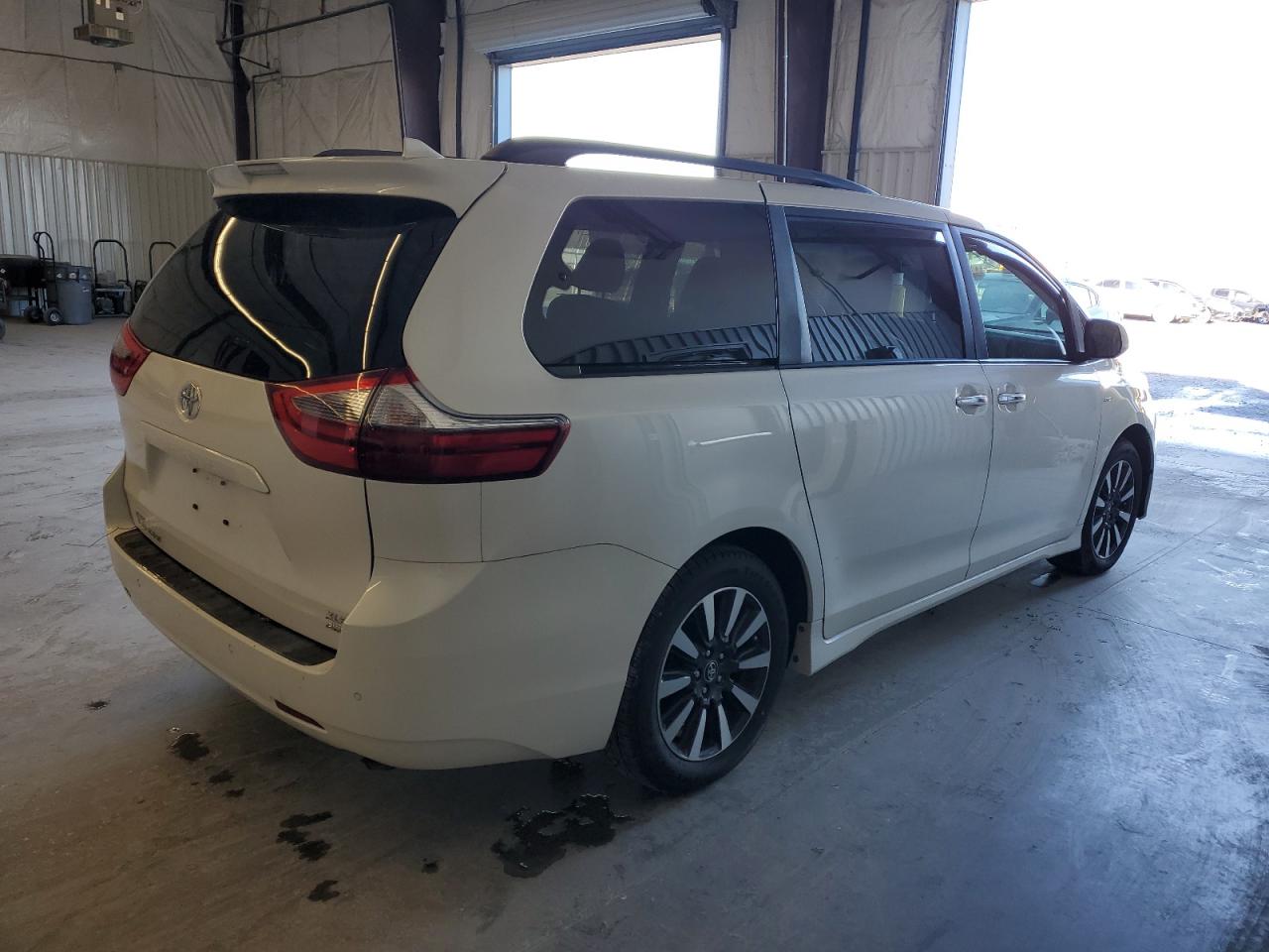 2020 Toyota Sienna - Image 3